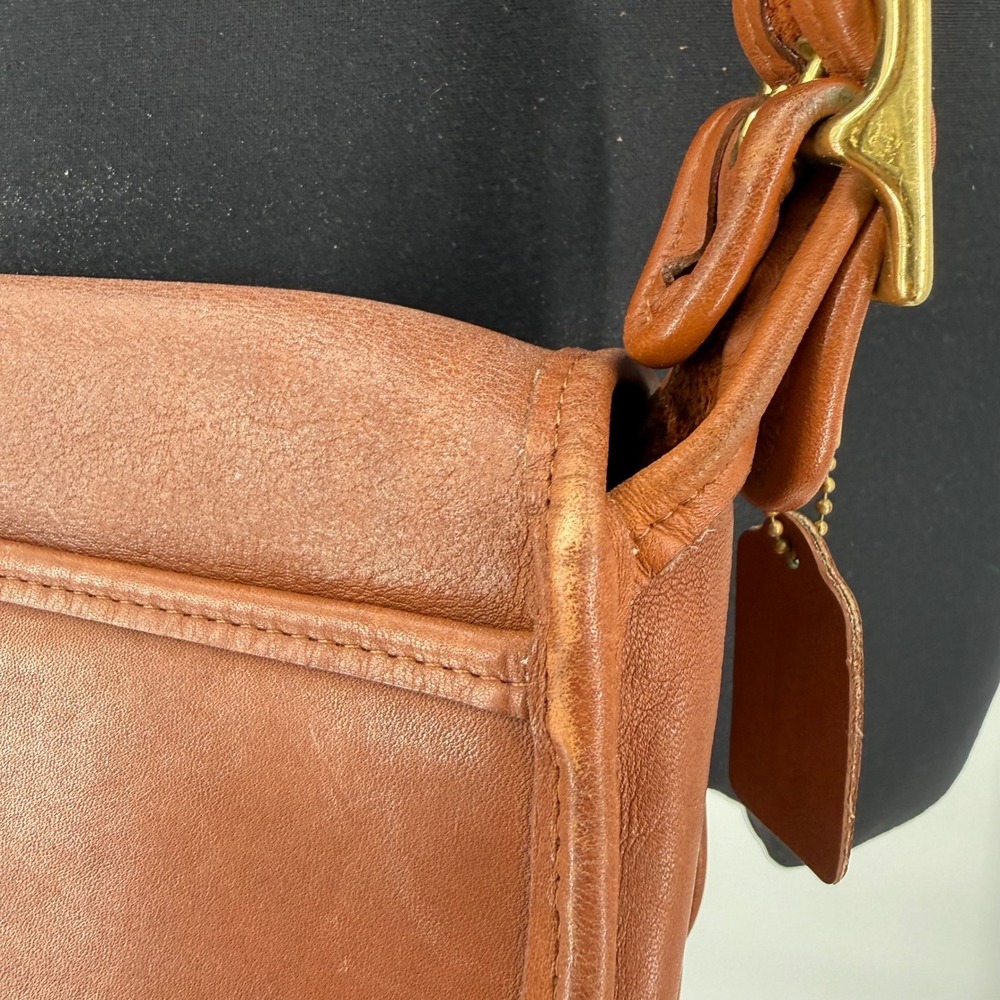Vintage Coach 9965 Leather Crossbody Bag British Tan City Bag Turnlock Purse - Picture 12 of 16